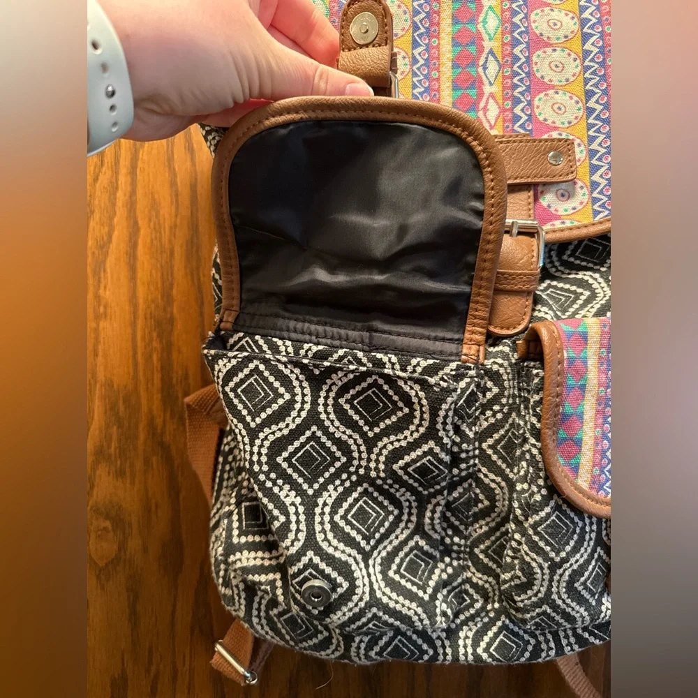 Colorful Patterned Drawstring Backpack - Picture 3 of 12